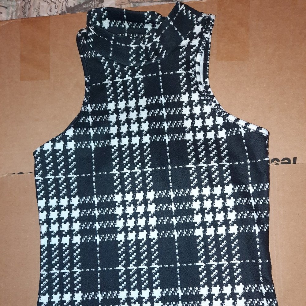 Hound-Tooth pattern halter top XS